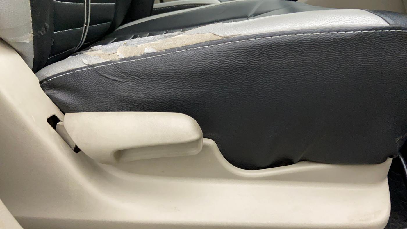 2018 Maruti Celerio VXI CNG D, CNG, Manual, 30,488 km, Driver Side Adjustment Panel