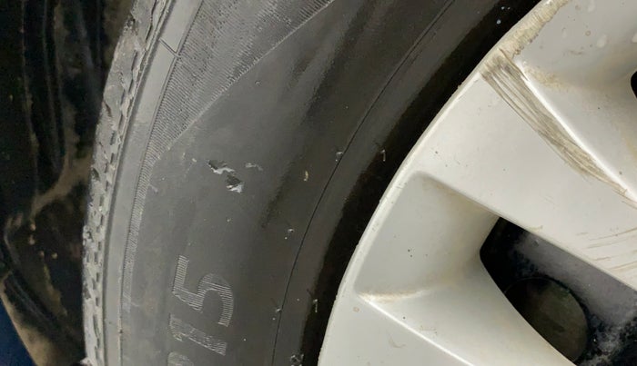 2019 Maruti Ciaz SIGMA 1.5 SHVS MT  PETROL, Petrol, Manual, 83,405 km, Left front tyre - Minor crack