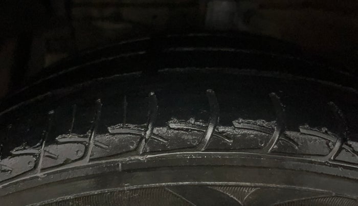 2019 Maruti Ciaz SIGMA 1.5 SHVS MT  PETROL, Petrol, Manual, 82,562 km, Left Front Tyre Tread