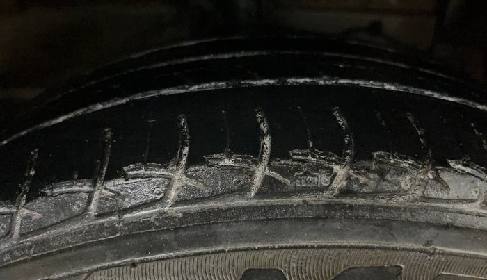 2019 Maruti Ciaz SIGMA 1.5 SHVS MT  PETROL, Petrol, Manual, 82,562 km, Right Front Tyre Tread