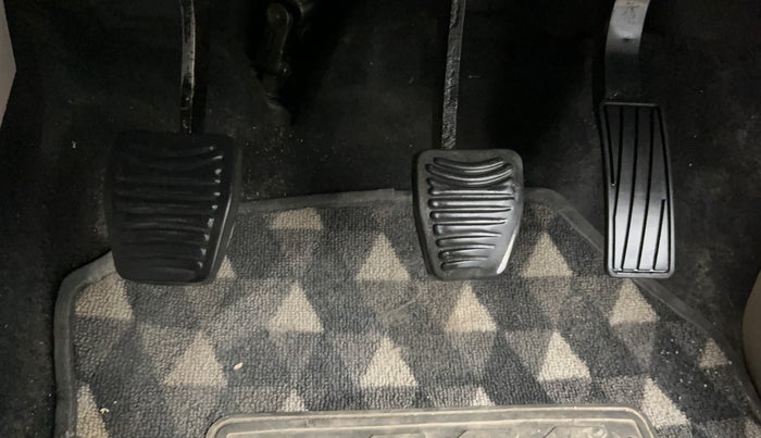 2019 Mahindra XUV300 W8 1.5 DIESEL, Diesel, Manual, 88,401 km, Pedals