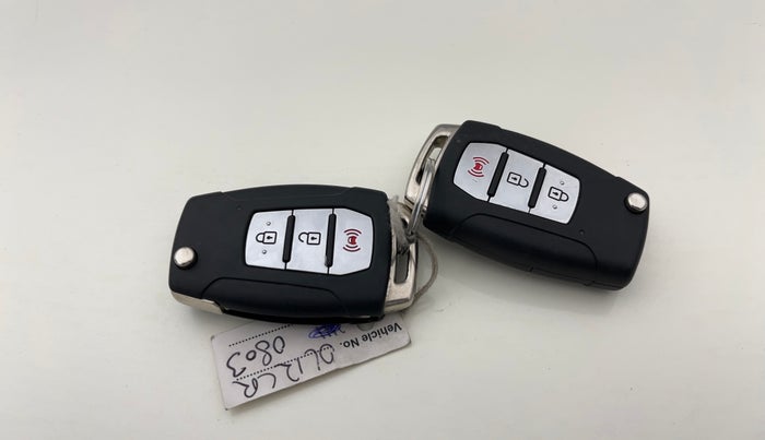 2019 Mahindra XUV300 W8 1.5 DIESEL, Diesel, Manual, 88,401 km, Key Close Up