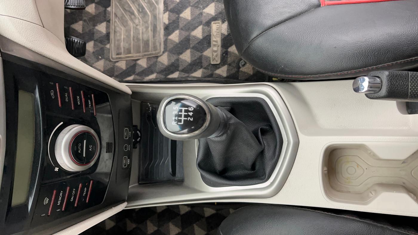 2019 Mahindra XUV300 W8 1.5 DIESEL, Diesel, Manual, 88,495 km, Gear Lever