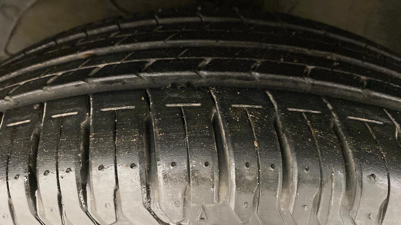 2018 Maruti Dzire ZXI Plus AMT, Petrol, Automatic, 15,805 km, Left Front Tyre Tread