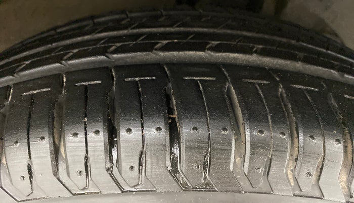 2018 Maruti Dzire ZXI Plus AMT, Petrol, Automatic, 15,805 km, Right Front Tyre Tread