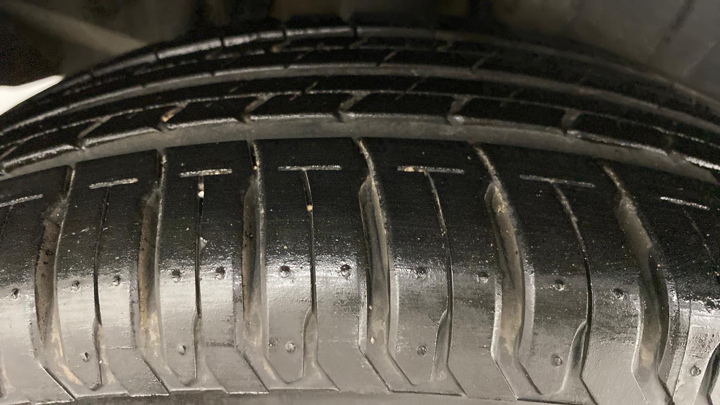 2018 Maruti Dzire ZXI Plus AMT, Petrol, Automatic, 15,805 km, Right Rear Tyre Tread