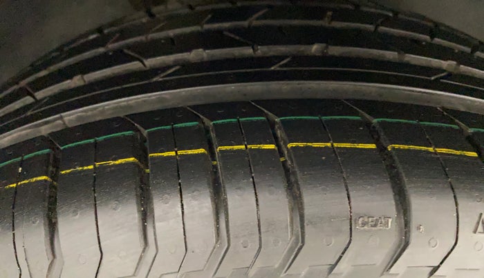 2012 Volkswagen Jetta COMFORTLINE TSI, Petrol, Manual, 31,499 km, Right Front Tyre Tread