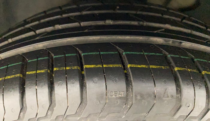 2012 Volkswagen Jetta COMFORTLINE TSI, Petrol, Manual, 31,499 km, Left Front Tyre Tread