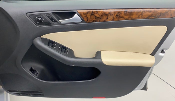 2012 Volkswagen Jetta COMFORTLINE TSI, Petrol, Manual, 31,499 km, Driver Side Door Panels Control