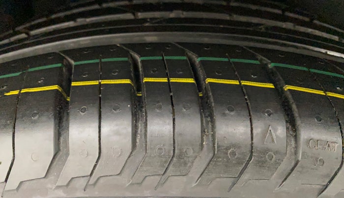 2012 Volkswagen Jetta COMFORTLINE TSI, Petrol, Manual, 31,499 km, Right Rear Tyre Tread