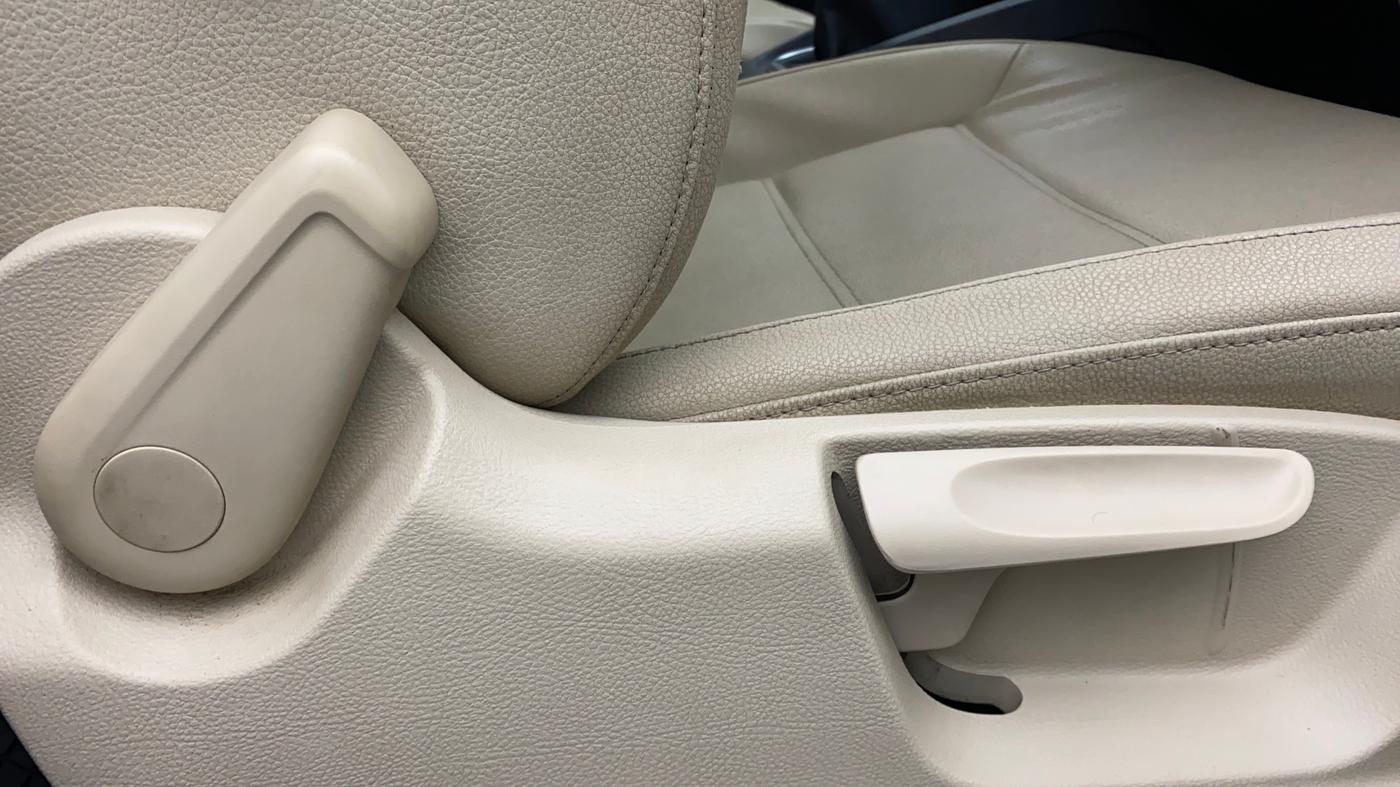 2012 Volkswagen Jetta COMFORTLINE TSI, Petrol, Manual, 31,499 km, Driver Side Adjustment Panel