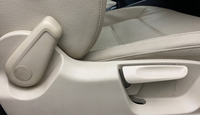 2012 Volkswagen Jetta COMFORTLINE TSI, Petrol, Manual, 31,499 km, Driver Side Adjustment Panel