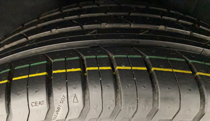 2012 Volkswagen Jetta COMFORTLINE TSI, Petrol, Manual, 31,499 km, Left Rear Tyre Tread