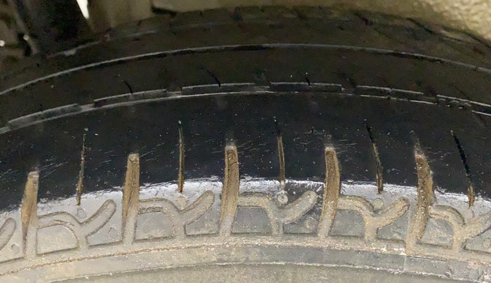 2014 Maruti Wagon R 1.0 VXI, Petrol, Manual, 72,090 km, Right Rear Tyre Tread