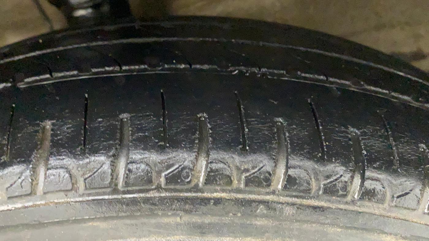 2014 Maruti Wagon R 1.0 VXI, Petrol, Manual, 72,090 km, Right Front Tyre Tread
