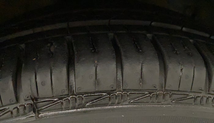 2019 Hyundai NEW SANTRO SPORTZ CNG, CNG, Manual, 63,530 km, Right Front Tyre Tread