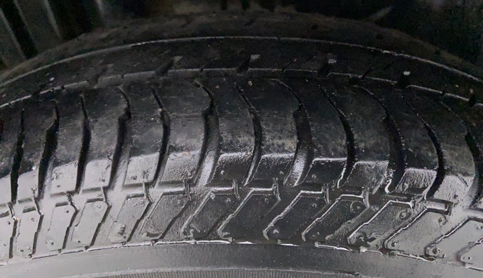 2013 Maruti Swift Dzire VXI, Petrol, Manual, 38,664 km, Right Front Tyre Tread
