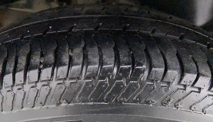 2013 Maruti Swift Dzire VXI, Petrol, Manual, 38,664 km, Left Front Tyre Tread