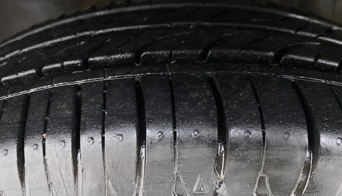 2016 Maruti Alto K10 VXI AMT P, Petrol, Automatic, 54,586 km, Left Front Tyre Tread