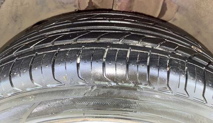 2018 Tata Tiago XTA PETROL, CNG, Automatic, 75,818 km, Left Front Tyre Tread