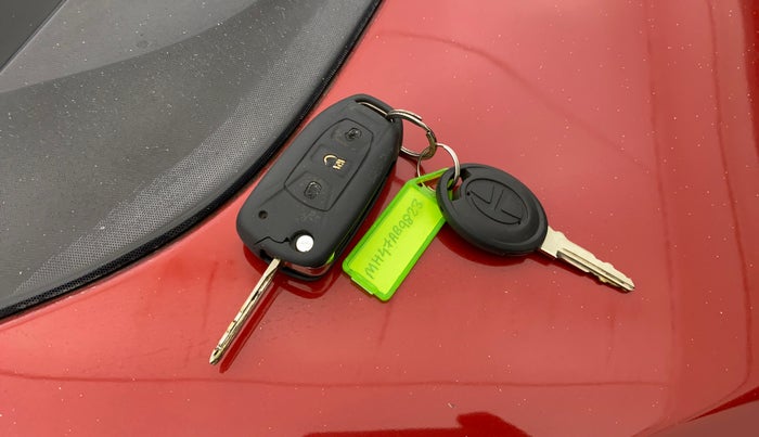 2018 Tata Tiago XTA PETROL, CNG, Automatic, 75,818 km, Key Close Up