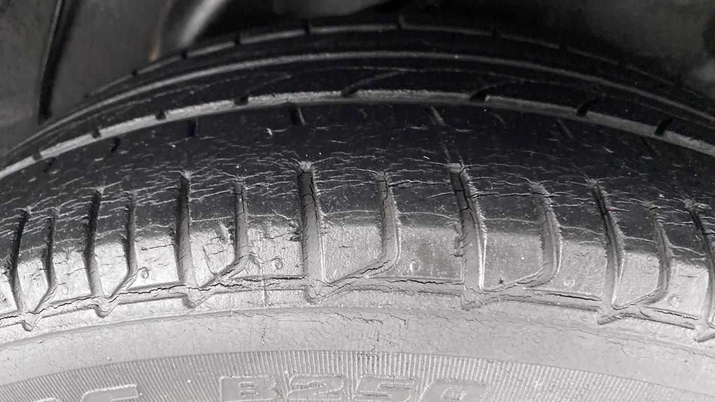 2013 Hyundai Verna FLUIDIC 1.6 SX VTVT, Petrol, Manual, 73,632 km, Left Rear Tyre Tread