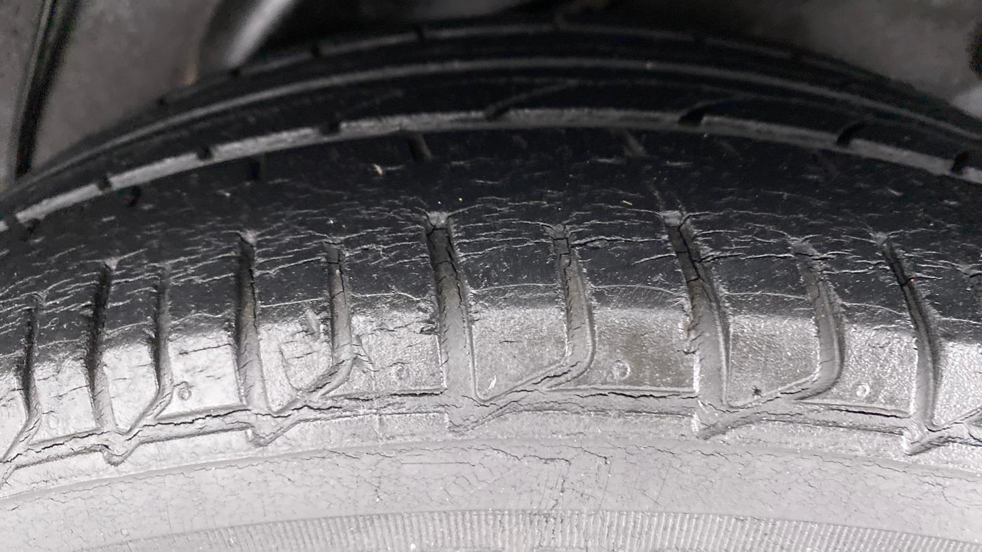 2013 Hyundai Verna FLUIDIC 1.6 SX VTVT, Petrol, Manual, 73,632 km, Left Front Tyre Tread