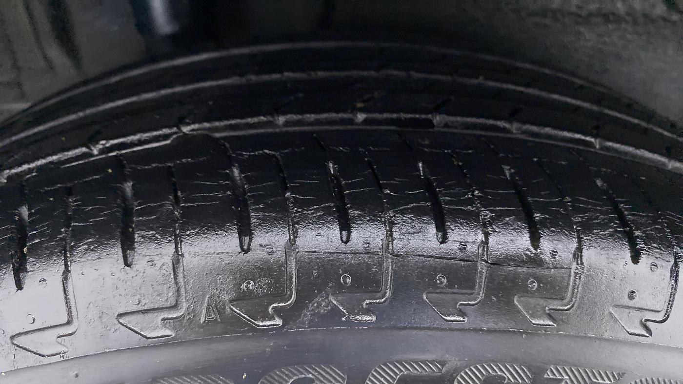 2017 Maruti IGNIS DELTA 1.2, Petrol, Manual, 30,298 km, Right Rear Tyre Tread