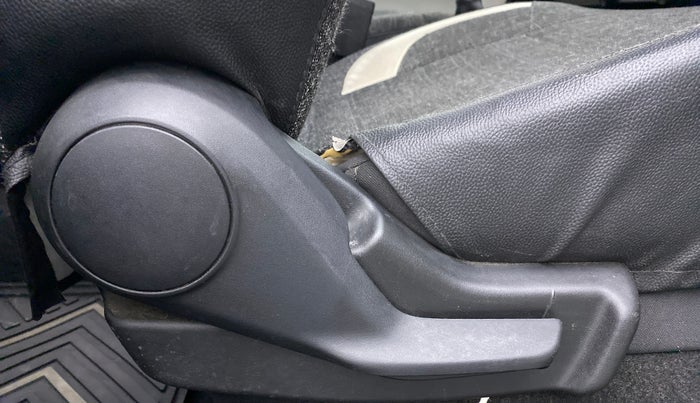 2017 Maruti IGNIS DELTA 1.2, Petrol, Manual, 30,298 km, Driver Side Adjustment Panel