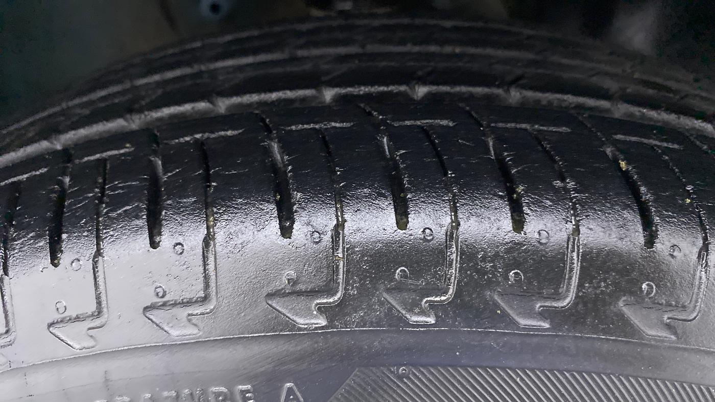 2017 Maruti IGNIS DELTA 1.2, Petrol, Manual, 30,298 km, Right Front Tyre Tread