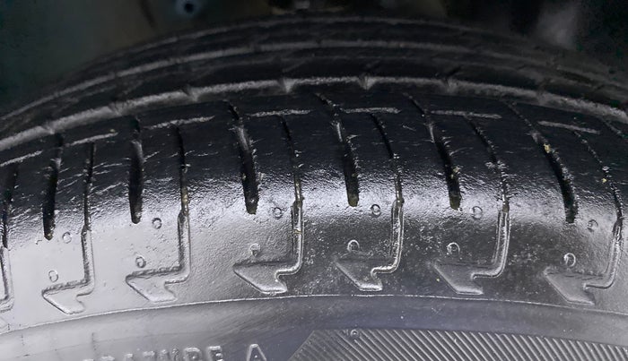 2017 Maruti IGNIS DELTA 1.2, Petrol, Manual, 30,298 km, Right Front Tyre Tread