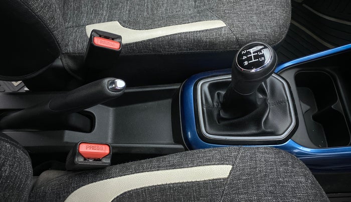 2017 Maruti IGNIS DELTA 1.2, Petrol, Manual, 30,298 km, Gear Lever
