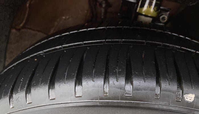 2020 Volkswagen Polo COMFORTLINE 1.0 PETROL, Petrol, Manual, 37,458 km, Right Front Tyre Tread