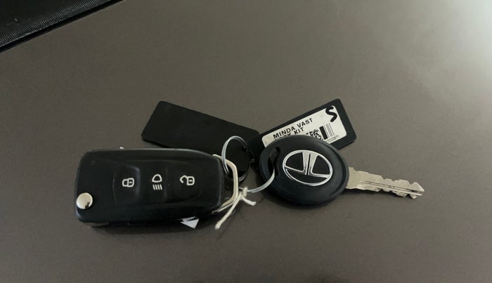 2017 Tata Tiago XT PETROL, Petrol, Manual, 48,577 km, Key Close Up