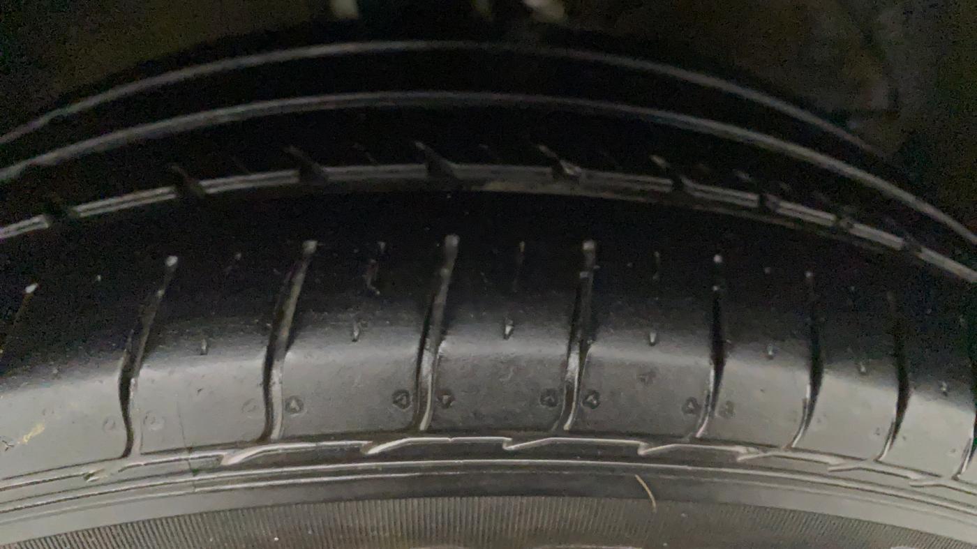 2017 Maruti Baleno DELTA PETROL 1.2, Petrol, Manual, 67,280 km, Right Front Tyre Tread