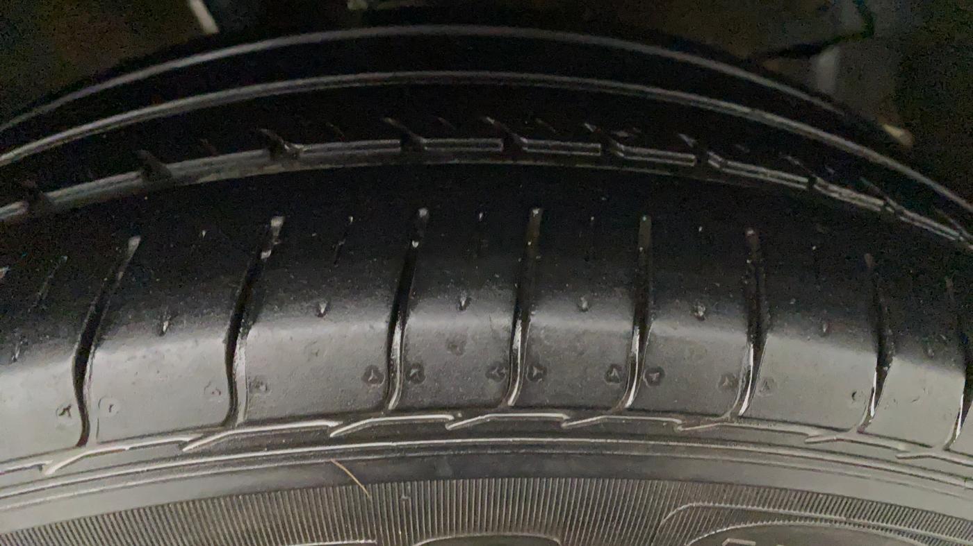 2017 Maruti Baleno DELTA PETROL 1.2, Petrol, Manual, 67,280 km, Left Front Tyre Tread
