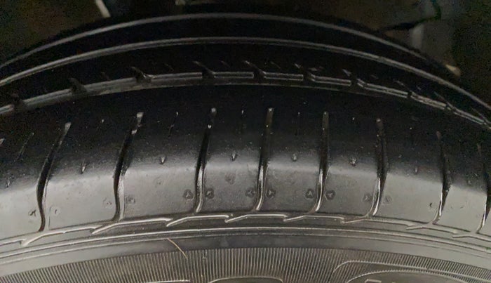 2017 Maruti Baleno DELTA PETROL 1.2, Petrol, Manual, 67,280 km, Left Front Tyre Tread