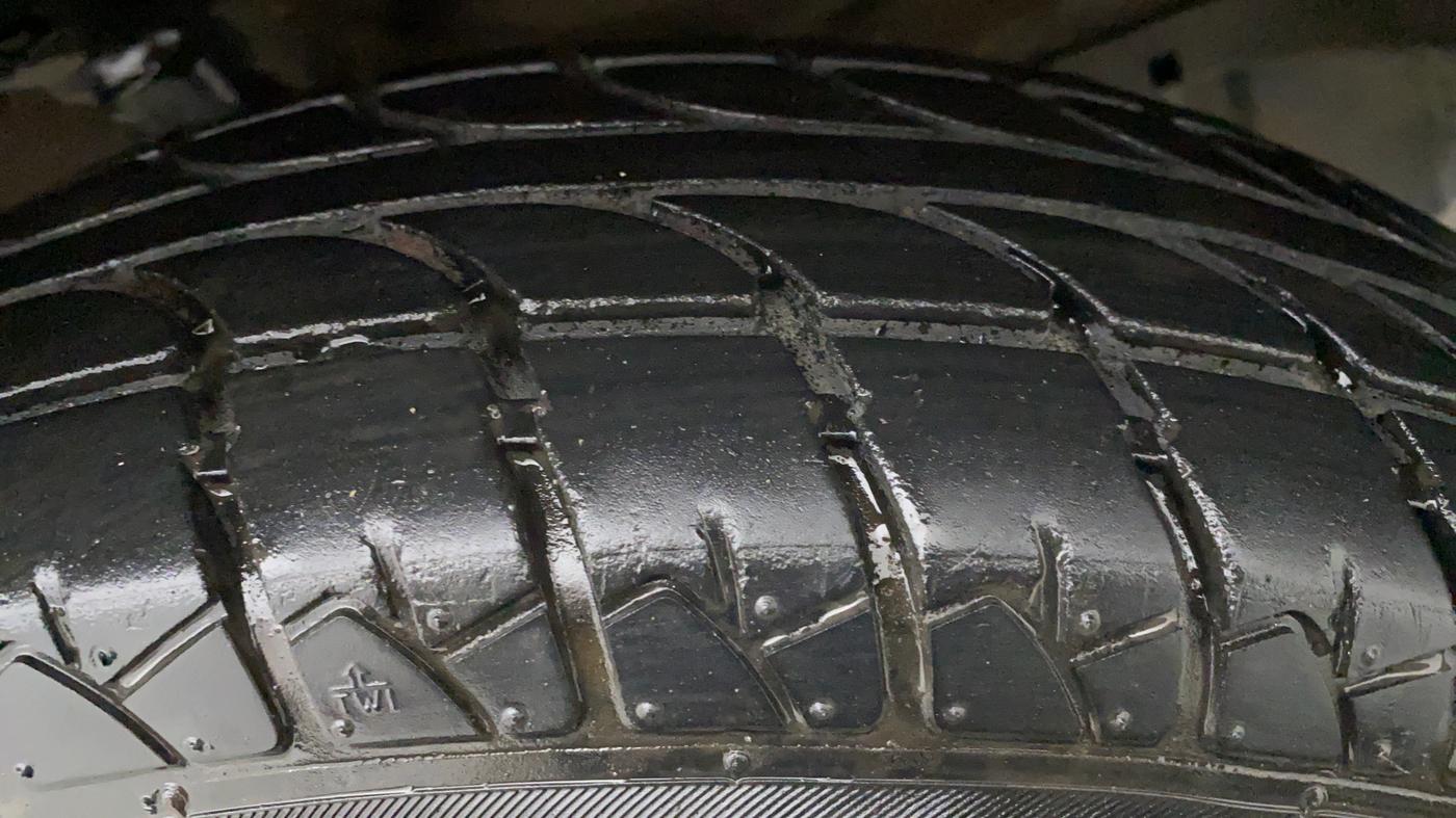 2017 Maruti Wagon R 1.0 LXI CNG, CNG, Manual, 14,601 km, Left Front Tyre Tread