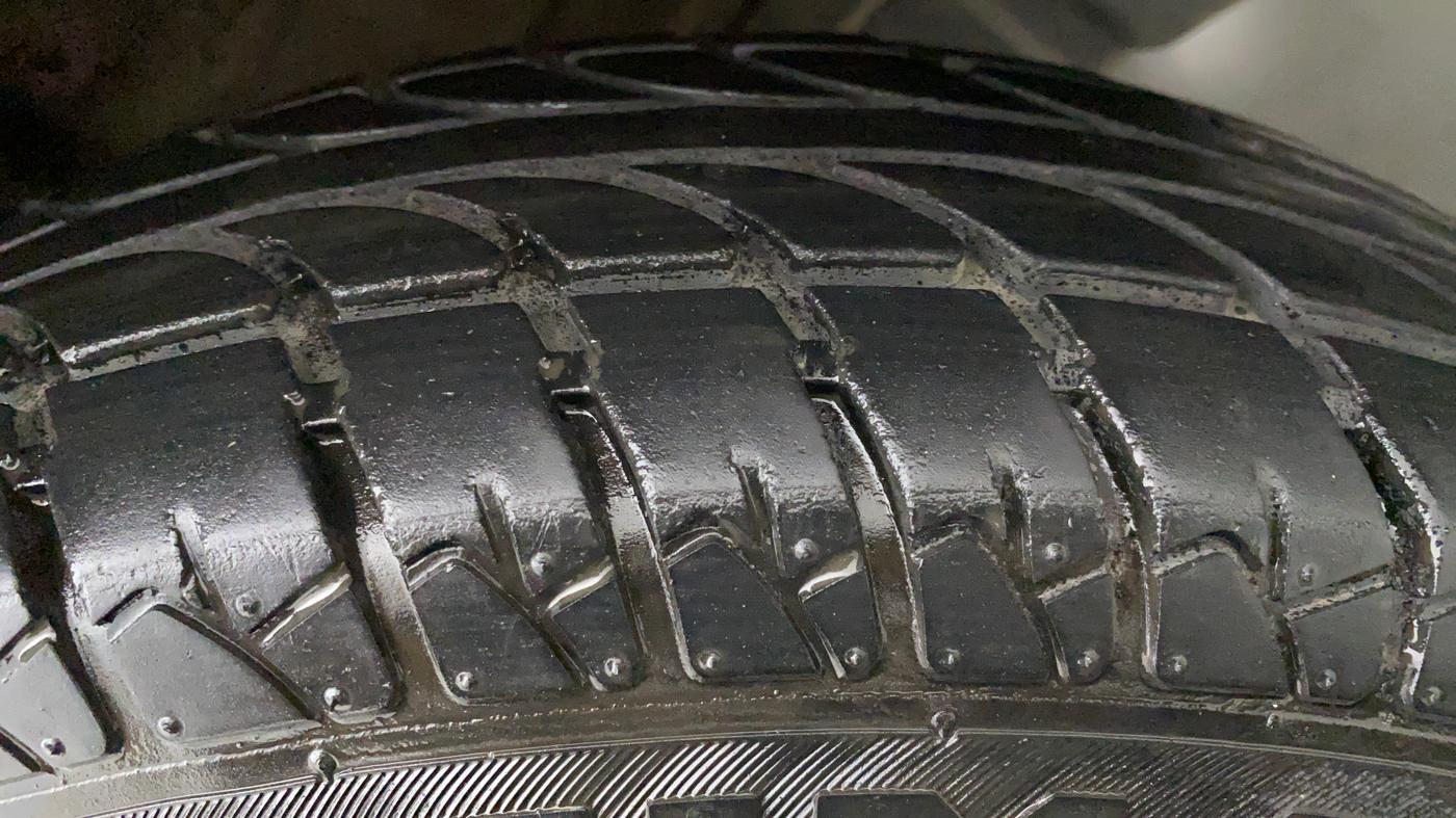 2017 Maruti Wagon R 1.0 LXI CNG, CNG, Manual, 14,601 km, Left Rear Tyre Tread