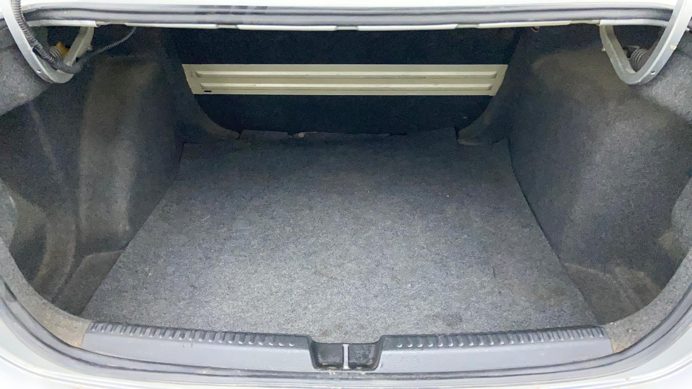 2010 Volkswagen Vento HIGHLINE 1.6 MPI, Petrol, Manual, 1,21,832 km, Boot Inside