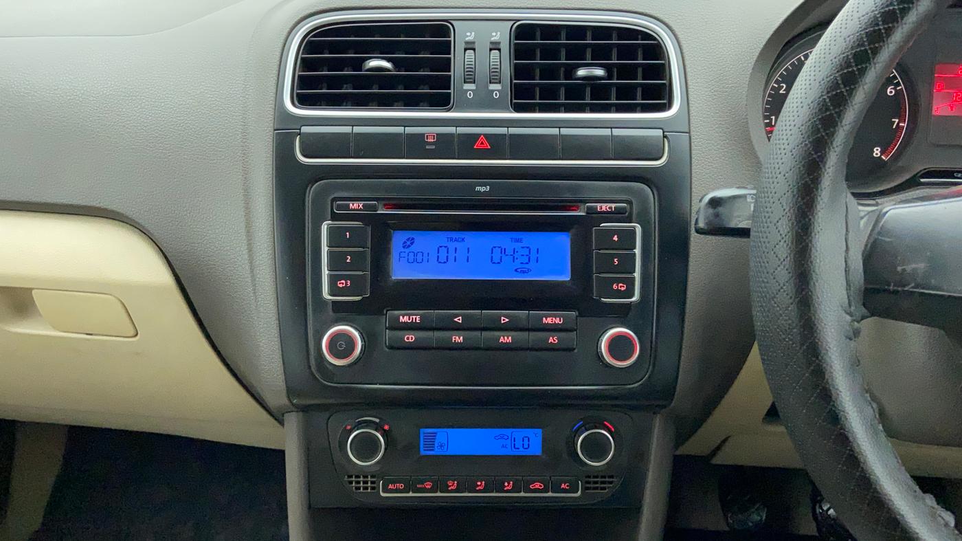 2010 Volkswagen Vento HIGHLINE 1.6 MPI, Petrol, Manual, 1,21,832 km, Air Conditioner