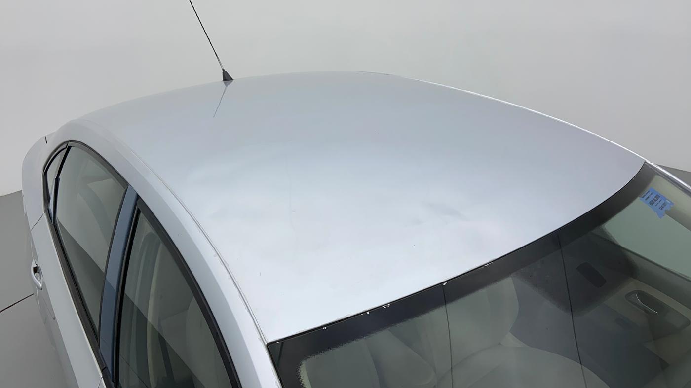 2010 Volkswagen Vento HIGHLINE 1.6 MPI, Petrol, Manual, 1,21,832 km, Roof