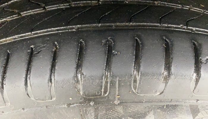 2014 Honda City 1.5L I-VTEC V MT, Petrol, Manual, 1,29,990 km, Left Front Tyre Tread