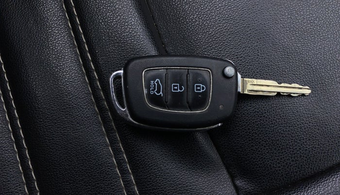 2021 Hyundai VENUE S 1.2, Petrol, Manual, 98,506 km, Key Close Up