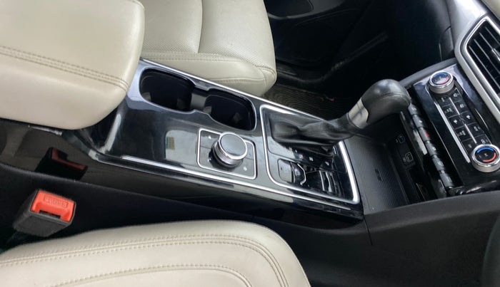 2022 Mahindra XUV700 AX 7 LUXURY D AT 7 STR, Diesel, Automatic, 93,680 km, Gear Lever