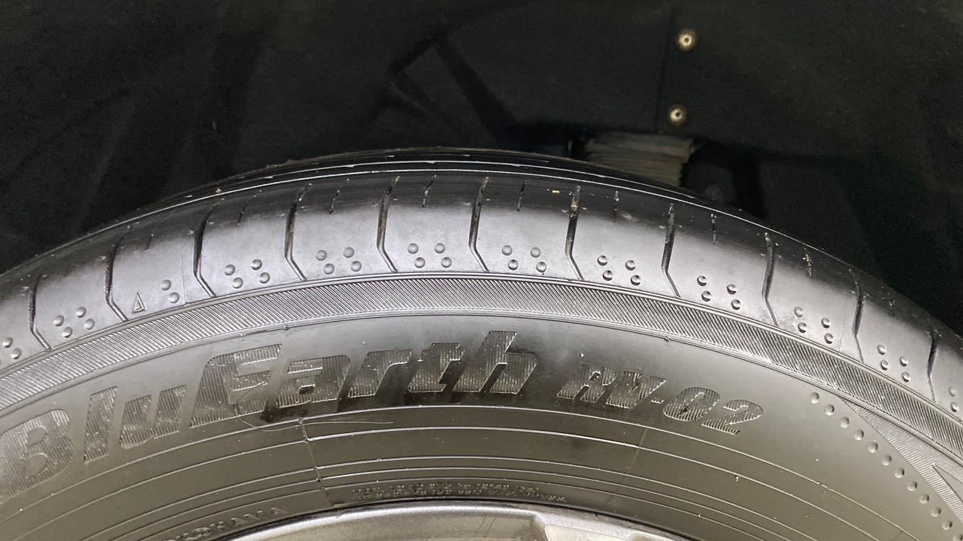 2022 Mahindra XUV700 AX 7 LUXURY D AT 7 STR, Diesel, Automatic, 93,680 km, Left Rear Tyre Tread