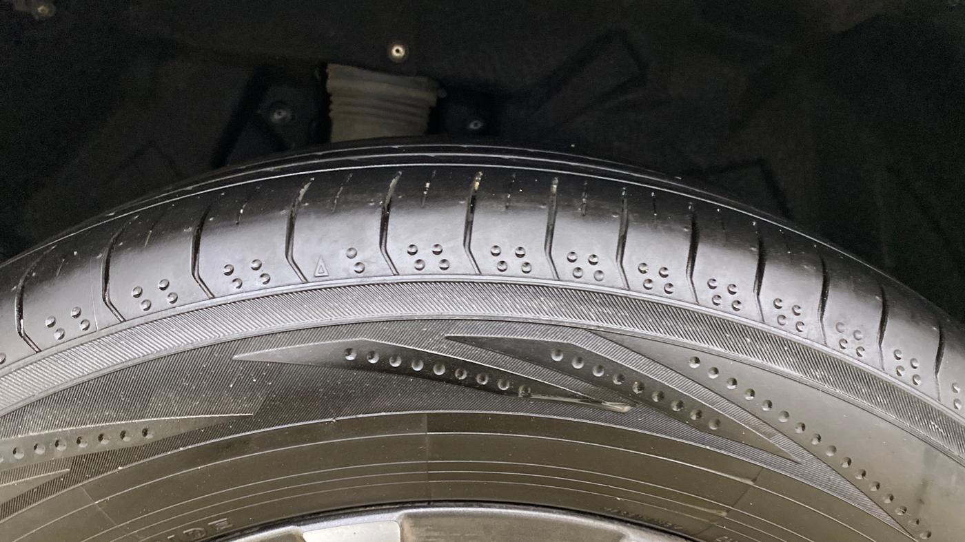 2022 Mahindra XUV700 AX 7 LUXURY D AT 7 STR, Diesel, Automatic, 93,680 km, Right Rear Tyre Tread