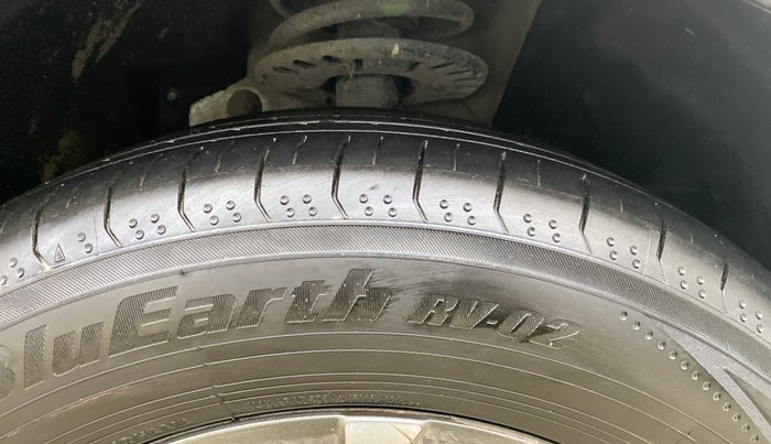 2022 Mahindra XUV700 AX 7 LUXURY D AT 7 STR, Diesel, Automatic, 93,680 km, Right Front Tyre Tread