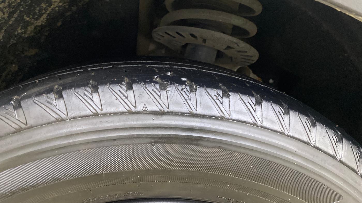 2022 Mahindra XUV700 AX 7 LUXURY D AT 7 STR, Diesel, Automatic, 93,680 km, Left Front Tyre Tread