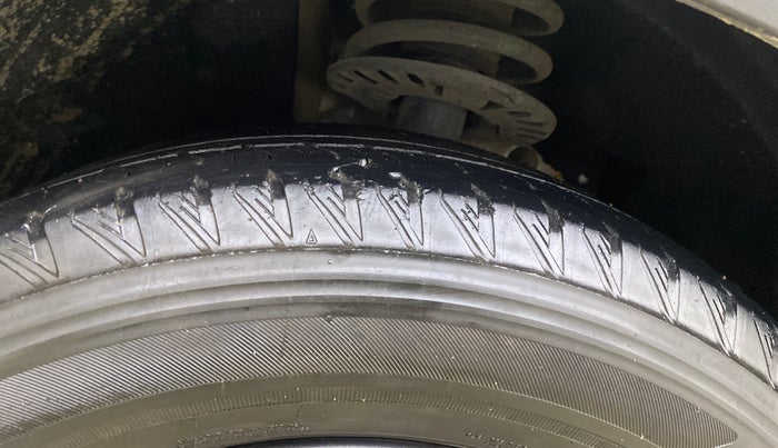 2022 Mahindra XUV700 AX 7 LUXURY D AT 7 STR, Diesel, Automatic, 93,680 km, Left Front Tyre Tread